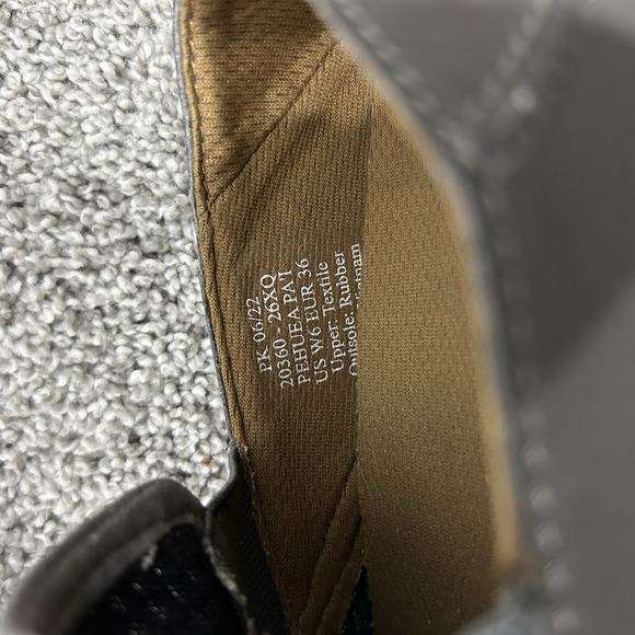 OluKai Women's Size‎ 6 Pehuea Pa 'i Slip-On Sneaker Casual Comfort Shoes Walking - Picture 7 of 7